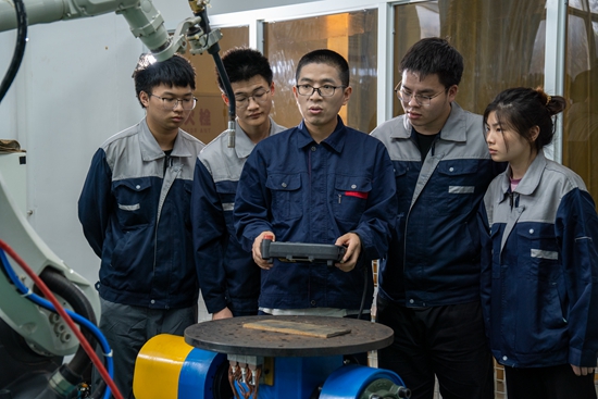 智能技术来袭 焊工培育面对“变”与“不变”